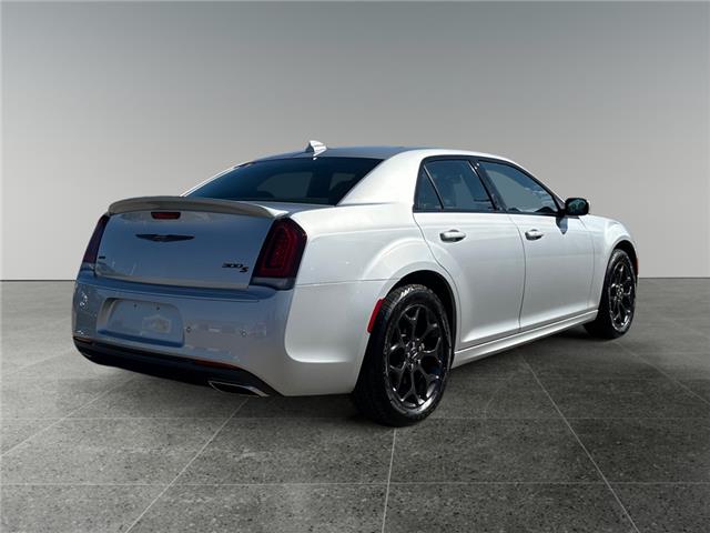 2022 Chrysler 300 S (Stk: P40212C) in Saskatoon - Image 5 of 15