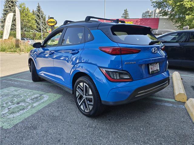 2022 Hyundai Kona Electric Preferred w/Two Tone (Stk: R-22HYKBLU1883) in Calgary - Image 3 of 15