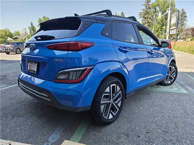 2022 Hyundai Kona Electric Preferred w/Two Tone (Stk: R-22HYKBLU1883) in Calgary - Image 5 of 15