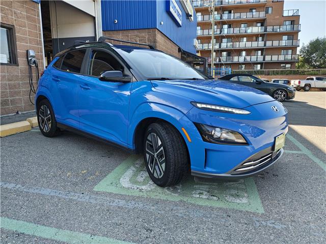 2022 Hyundai Kona Electric Preferred w/Two Tone (Stk: R-22HYKBLU1883) in Calgary - Image 7 of 15