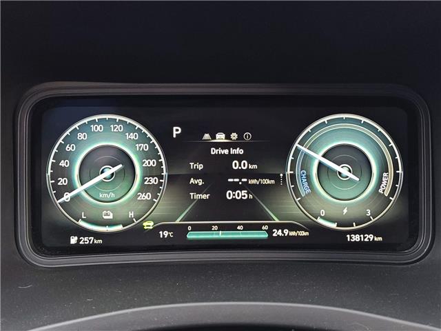 2022 Hyundai Kona Electric Preferred w/Two Tone (Stk: R-22HYKBLU1883) in Calgary - Image 12 of 15