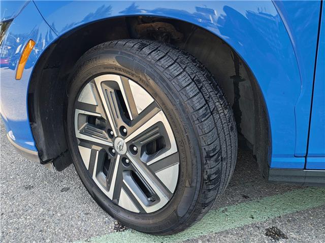 2022 Hyundai Kona Electric Preferred w/Two Tone (Stk: R-22HYKBLU1883) in Calgary - Image 8 of 15