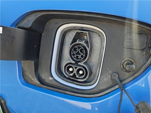 2022 Hyundai Kona Electric Preferred w/Two Tone (Stk: R-22HYKBLU1883) in Calgary - Image 14 of 15