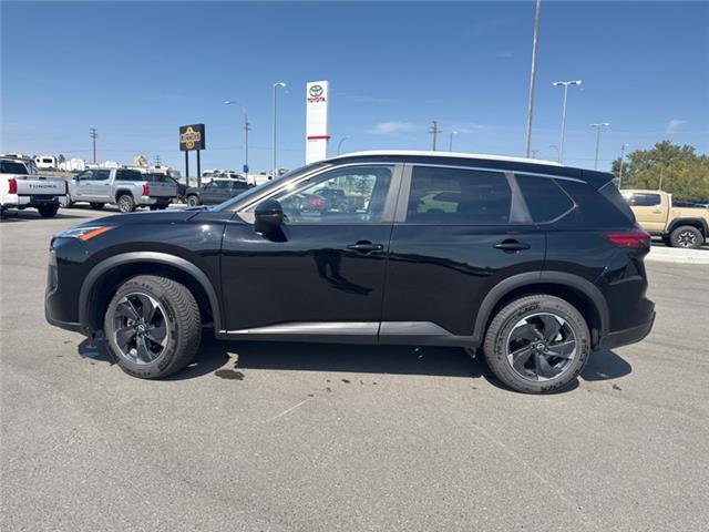 2024 Nissan Rogue SV Moonroof (Stk: W436150K) in Cranbrook - Image 2 of 21