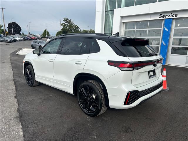 2025 Volkswagen Tiguan Comfortline R-Line Black Edition (Stk: 13067) in Peterborough - Image 3 of 22