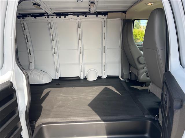 2025 GMC Savana 2500 Work Van (Stk: S1254779) in Calgary - Image 17 of 18