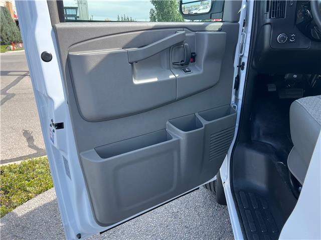 2025 GMC Savana 2500 Work Van (Stk: S1257655) in Calgary - Image 17 of 19