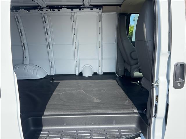 2025 GMC Savana 2500 Work Van (Stk: S1257671) in Calgary - Image 17 of 18