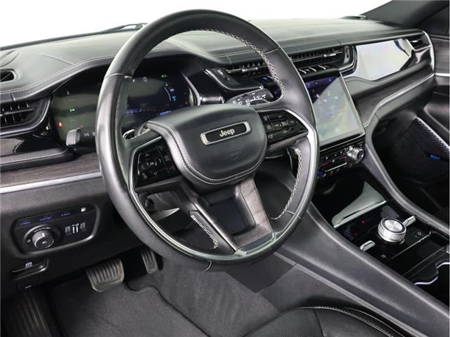 2023 Jeep Grand Cherokee 4xe Overland (Stk: 25J174A) in Calgary - Image 17 of 24 2023 Jeep Grand Cherokee 4xe Overland (Stk: 25J174A) in Calgary - Image 17 of 24