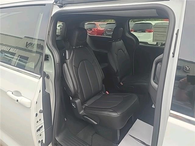 2026 Chrysler Grand Caravan SXT (Stk: 26001) in Dryden - Image 3 of 13