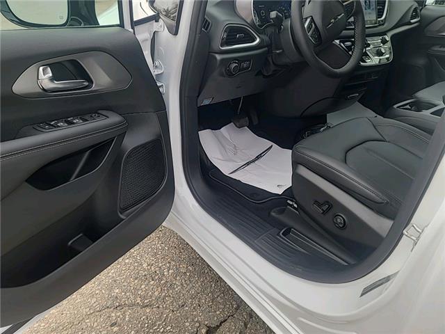 2026 Chrysler Grand Caravan SXT (Stk: 26001) in Dryden - Image 7 of 13