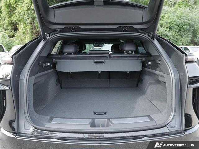 2026 Cadillac LYRIQ V (Stk: 171991) in London - Image 11 of 27