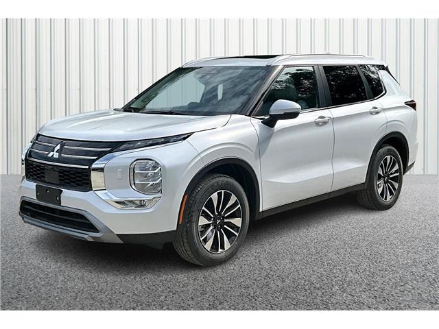 2025 Mitsubishi Outlander LE (Stk: 25T9002) in Cranbrook - Image 1 of 13
