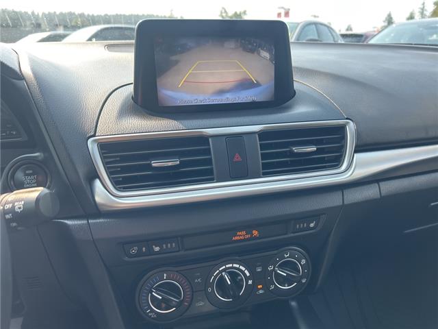 2018 Mazda Mazda3 Sport GS (Stk: 695696J) in Surrey - Image 9 of 15 2018 Mazda Mazda3 Sport GS (Stk: 695696J) in Surrey - Image 9 of 15