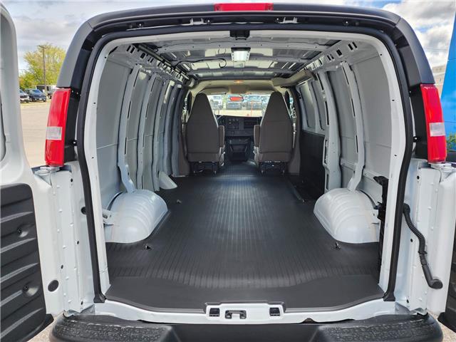 2025 Chevrolet Express 2500 Work Van (Stk: 31263) in The Pas - Image 8 of 15