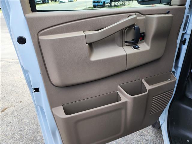 2025 Chevrolet Express 2500 Work Van (Stk: 31263) in The Pas - Image 9 of 15