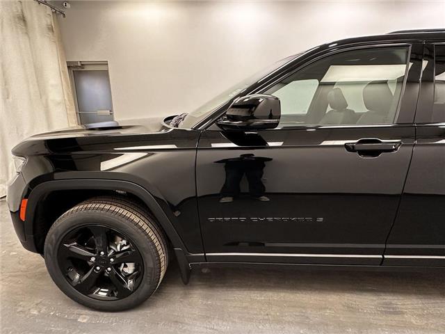2025 Jeep Grand Cherokee Limited (Stk: 37365) in Lethbridge - Image 2 of 28