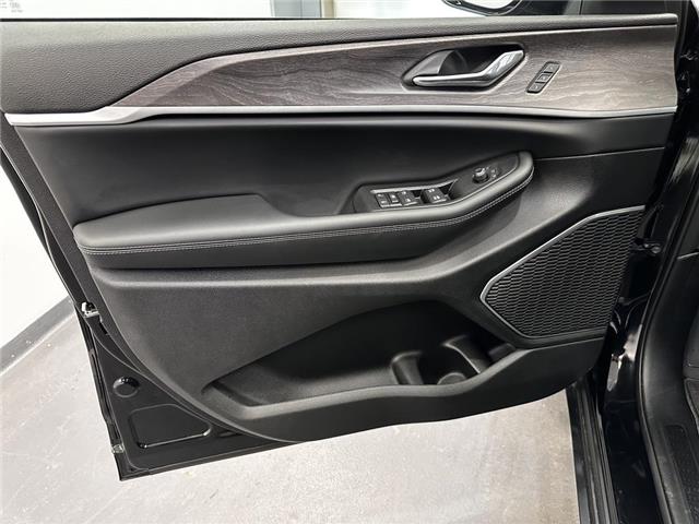 2025 Jeep Grand Cherokee Limited (Stk: 37365) in Lethbridge - Image 12 of 28