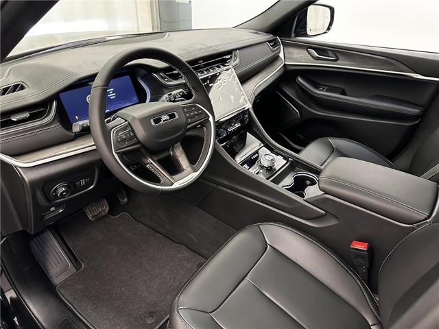 2025 Jeep Grand Cherokee Limited (Stk: 37365) in Lethbridge - Image 13 of 28