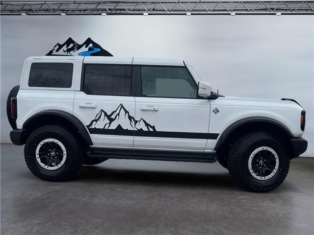 2025 Ford Bronco Outer Banks (Stk: 12064) in Golden - Image 4 of 17