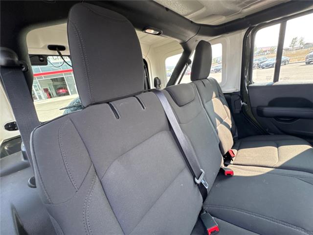 2023 Jeep Wrangler Sahara (Stk: W626563K) in Cranbrook - Image 11 of 17