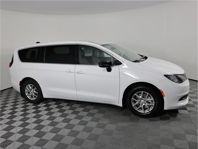 2026 Chrysler Grand Caravan SXT (Stk: 26T013) in Calgary - Image 5 of 19