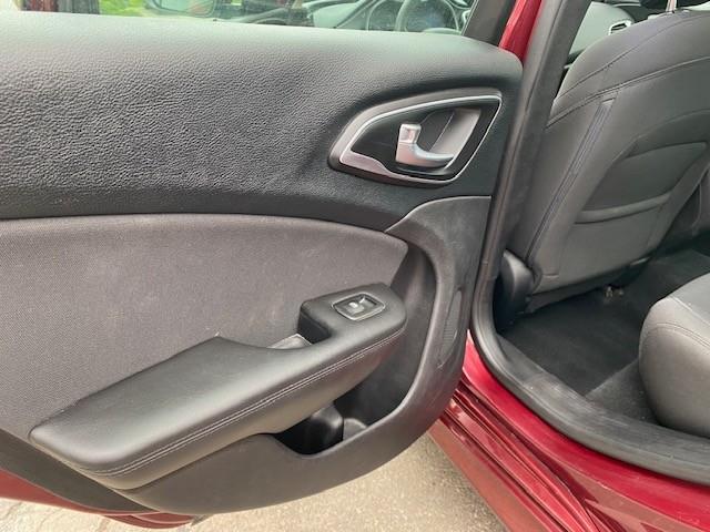 2016 Chrysler 200 LX (Stk: 7428A) in Fort Erie - Image 5 of 9