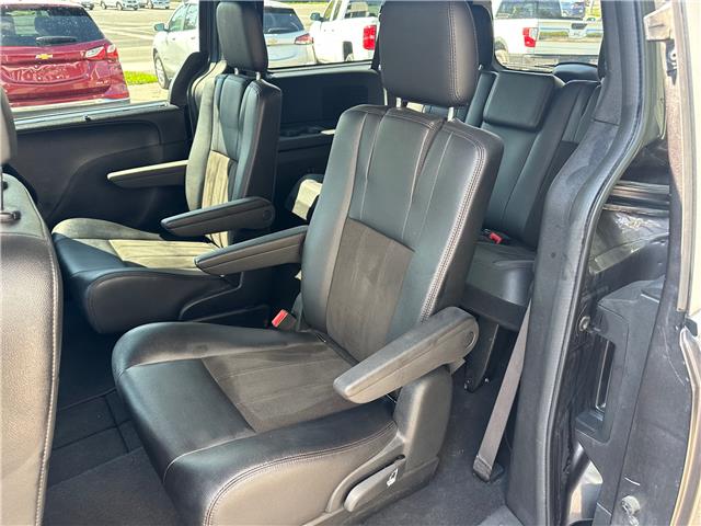 2020 Dodge Grand Caravan Premium Plus in Kingston - Image 6 of 9