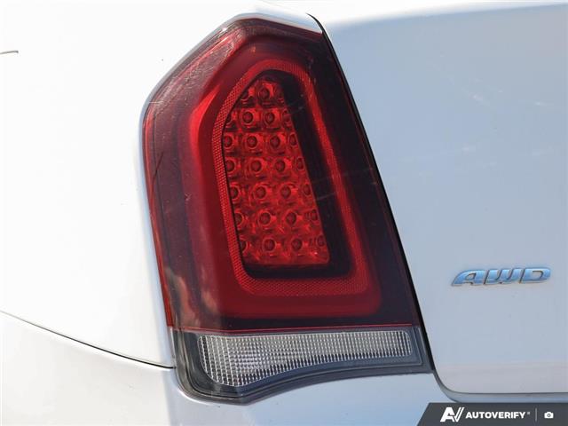 2018 Chrysler 300 S (Stk: 409033) in St. Catharines - Image 10 of 27