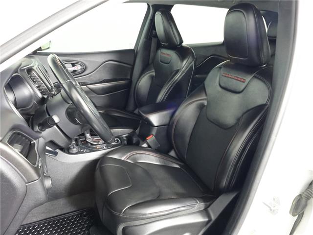 2020 Jeep Cherokee Trailhawk (Stk: A20075) in Calgary - Image 15 of 20