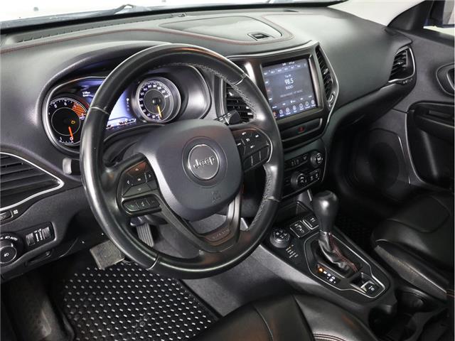 2020 Jeep Cherokee Trailhawk (Stk: A20075) in Calgary - Image 16 of 20