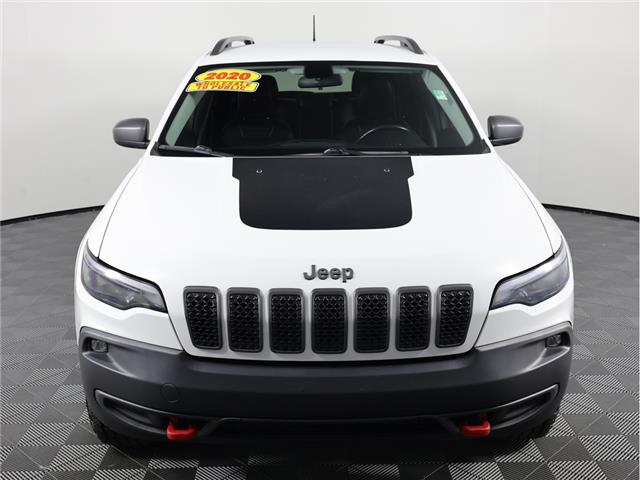 2020 Jeep Cherokee Trailhawk (Stk: A20075) in Calgary - Image 2 of 20