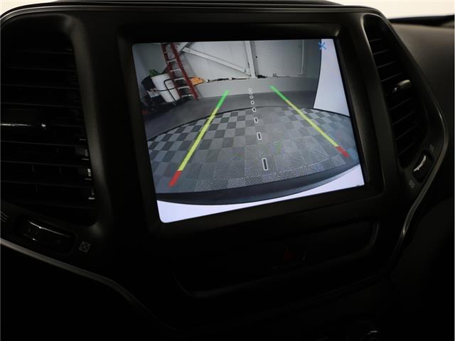 2020 Jeep Cherokee Trailhawk (Stk: A20075) in Calgary - Image 17 of 20