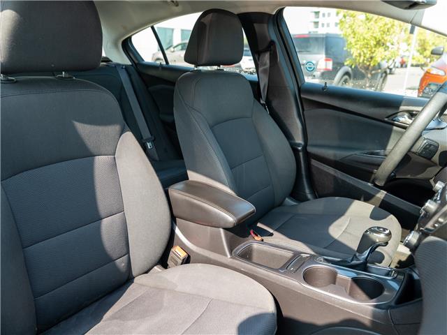 2017 Chevrolet Cruze LT Auto (Stk: R68375) in Calgary - Image 12 of 19