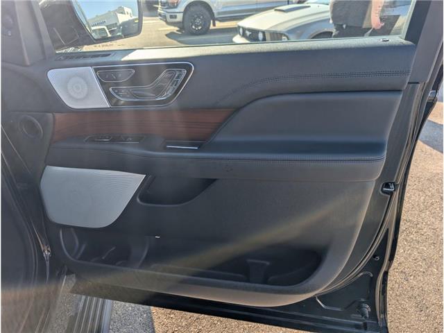 2023 Lincoln Navigator L Reserve (Stk: 19273) in Calgary - Image 9 of 30