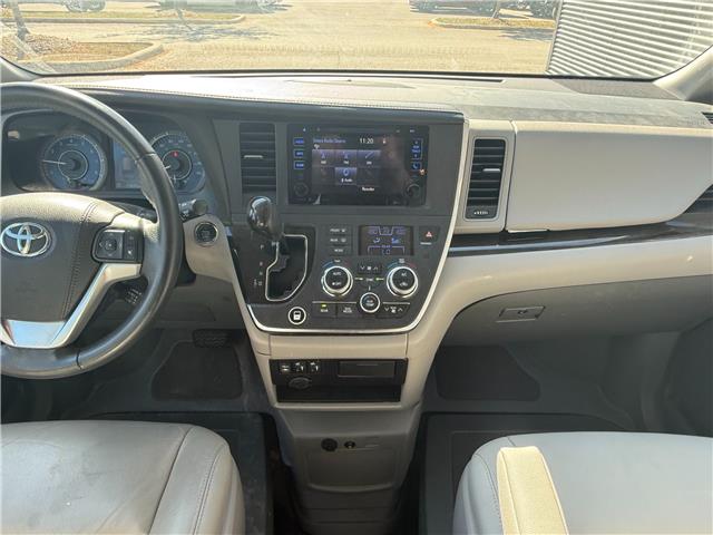 2017 Toyota Sienna XLE 7 Passenger (Stk: U10881A) in London - Image 11 of 18 2017 Toyota Sienna XLE 7 Passenger (Stk: U10881A) in London - Image 11 of 18