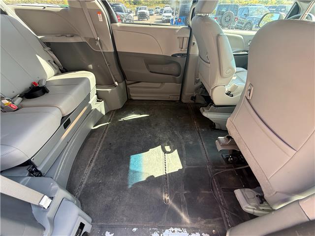 2017 Toyota Sienna XLE 7 Passenger (Stk: U10881A) in London - Image 12 of 18 2017 Toyota Sienna XLE 7 Passenger (Stk: U10881A) in London - Image 12 of 18