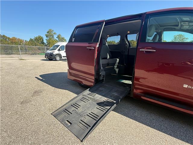 2017 Toyota Sienna XLE 7 Passenger (Stk: U10881A) in London - Image 8 of 18 2017 Toyota Sienna XLE 7 Passenger (Stk: U10881A) in London - Image 8 of 18
