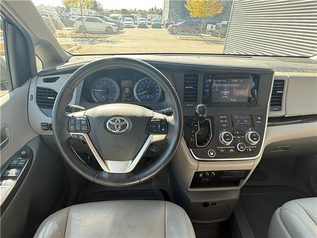 2017 Toyota Sienna XLE 7 Passenger (Stk: U10881A) in London - Image 14 of 18 2017 Toyota Sienna XLE 7 Passenger (Stk: U10881A) in London - Image 14 of 18