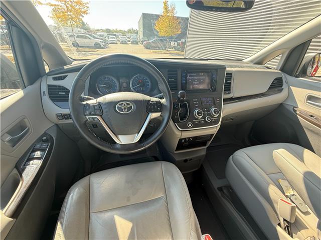 2017 Toyota Sienna XLE 7 Passenger (Stk: U10881A) in London - Image 16 of 18 2017 Toyota Sienna XLE 7 Passenger (Stk: U10881A) in London - Image 16 of 18
