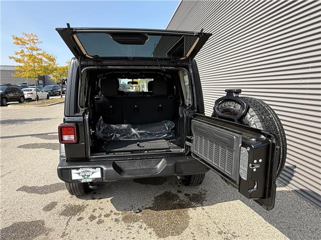 2024 Jeep Wrangler Sport (Stk: U11000) in London - Image 6 of 21