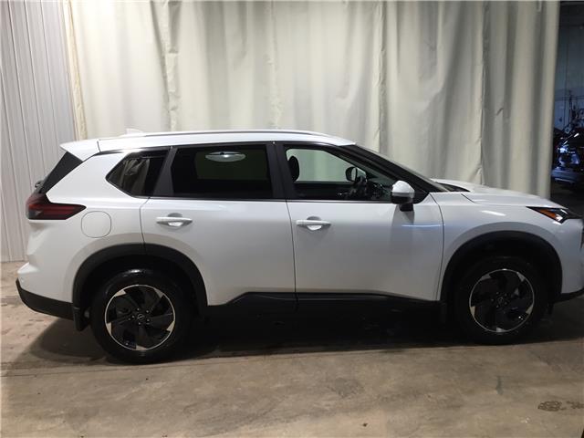 2025 Nissan Rogue SV photo 2