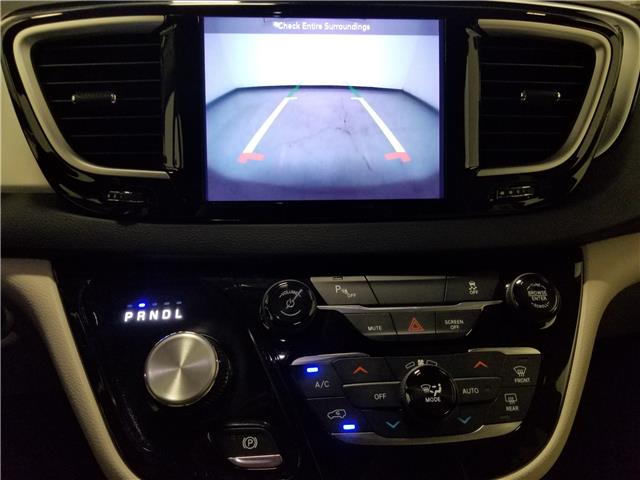 2018 Chrysler Pacifica Hybrid Touring Plus (Stk: W4840) in Mississauga - Image 18 of 26 2018 Chrysler Pacifica Hybrid Touring Plus (Stk: W4840) in Mississauga - Image 18 of 26