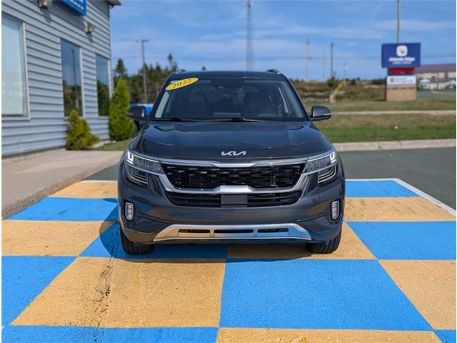 2022 Kia Seltos SX Turbo w/Burgundy Interior (Stk: M25175) in Mount Pearl - Image 2 of 21