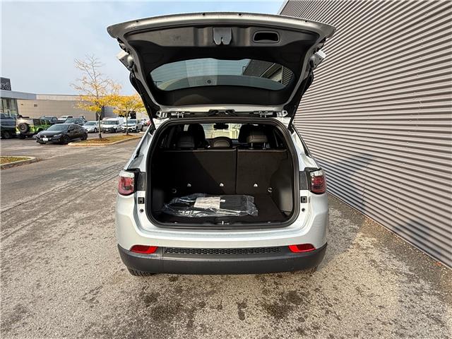 2026 Jeep Compass North (Stk: 26014) in London - Image 6 of 23