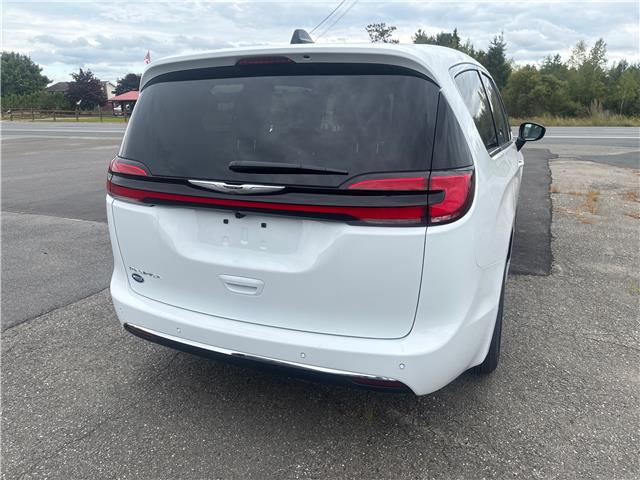 2026 Chrysler Pacifica Select (Stk: 26008) in Oak Bay - Image 3 of 6