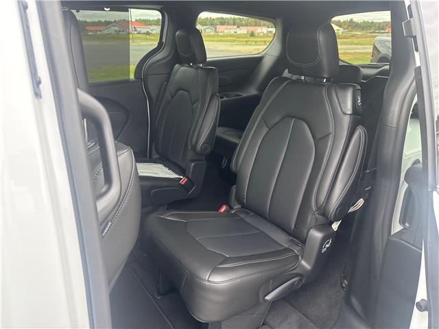 2026 Chrysler Pacifica Select (Stk: 26008) in Oak Bay - Image 5 of 6