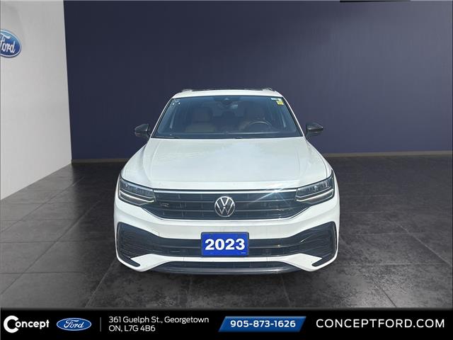 2023 Volkswagen Tiguan Comfortline R-Line Black (Stk: 03273) in GEORGETOWN - Image 2 of 14