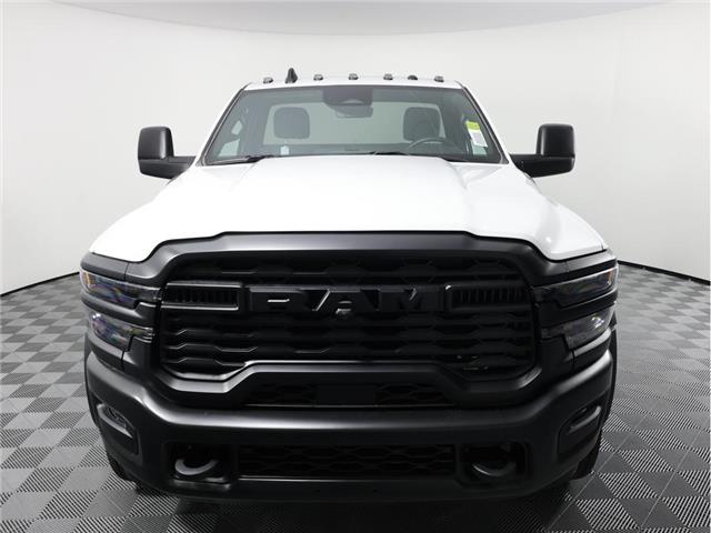 2026 RAM 5500 Chassis Tradesman/Big Horn (Stk: 26T040) in Calgary - Image 2 of 16