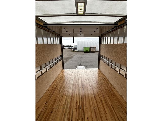 2026 Ford E-450 Cutaway Base (Stk: 26AF0466) in Airdrie - Image 7 of 9